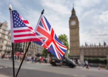 Work in the UK vs Working in the USA – A Comparative Analysis