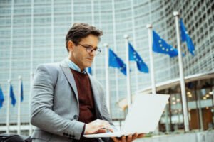 Working in the UK vs Working in the EU and Working in the Netherlands